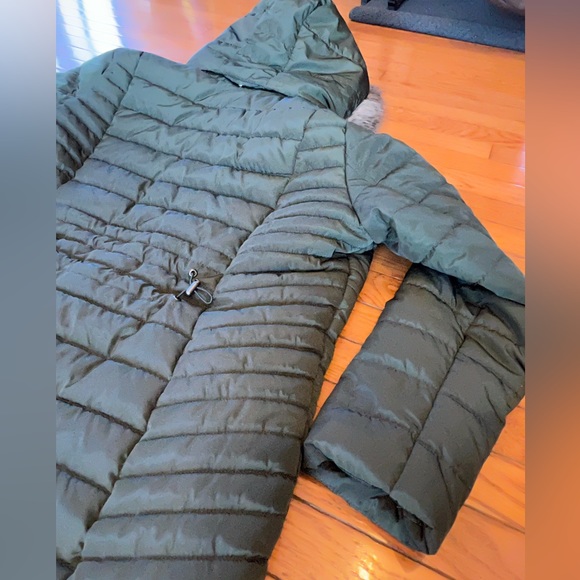 Warm Winter Coat. Dark Green. No flaws whatsoever. Adjustable waist. - Picture 5 of 9